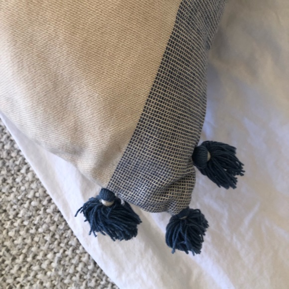 Serena & Lily Bainbridge Pillow Cover SOLD OUT! - Picture 3 of 5